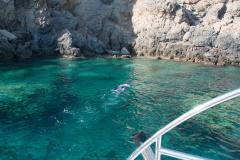 Orzeźwiająca kąpiel podczas rejsu w Grecji