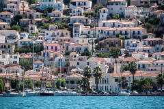 Malowniczy port odwiedzony przy okazji rejsu w Grecji